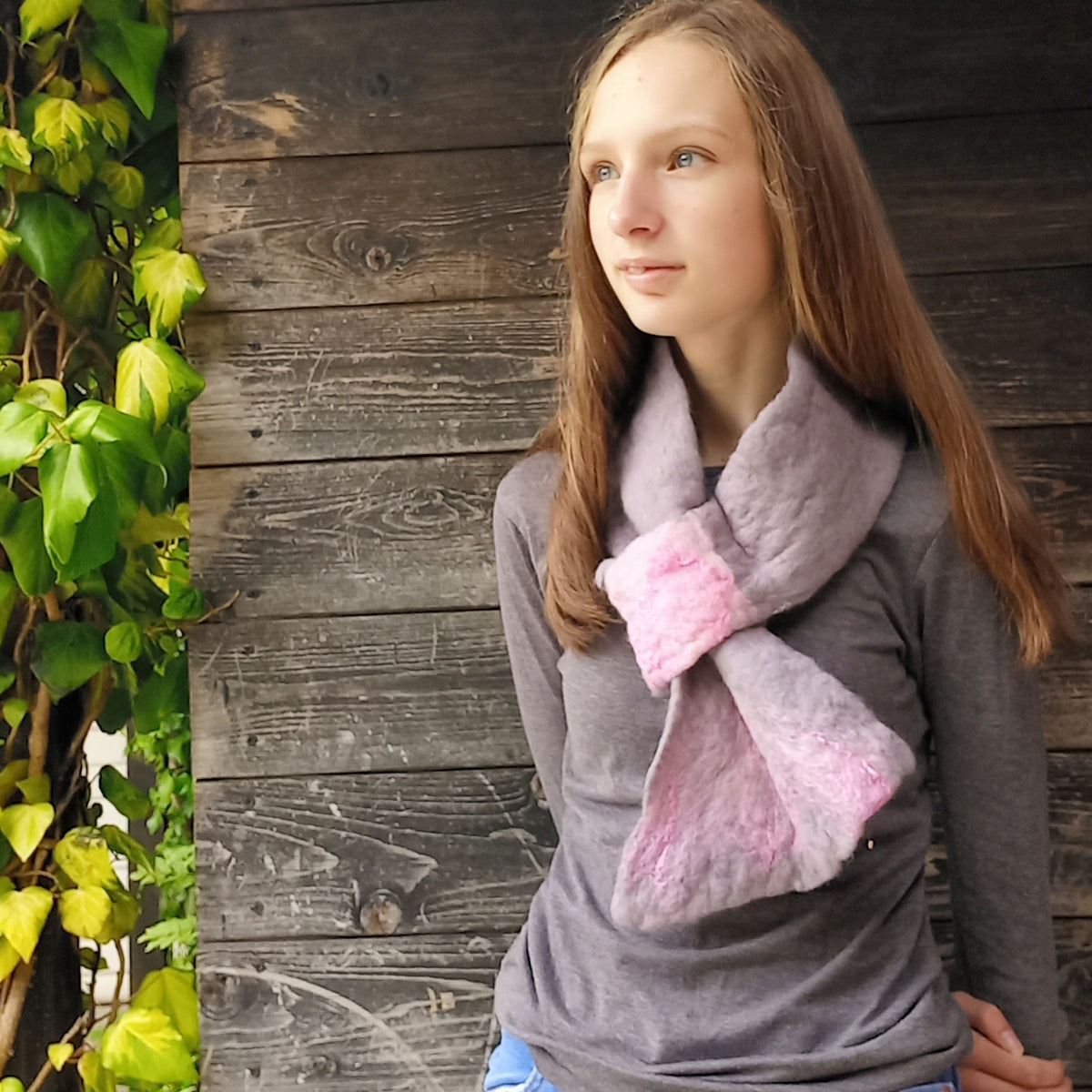 Valentia Merino  Neckwrap -Grey/Pink